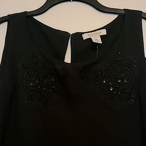 NWT Whitehouse Black Market black sleeveless shell top with applique Sz XL